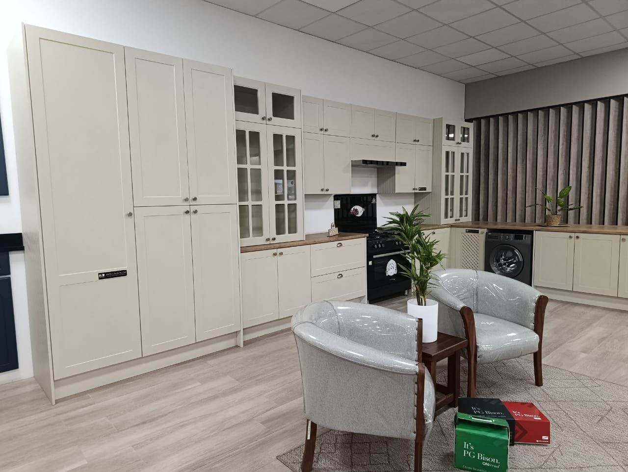 Classic cream fitted kitchen with gas range